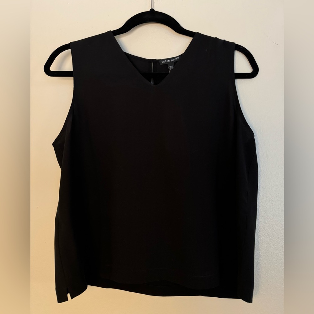 NWT Eileen Fisher V-Neck Shell - size S/P. Silk Georgette Crepe.